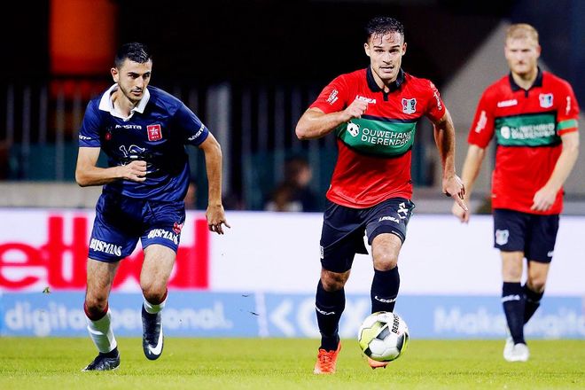 在英超立足 在英超立足